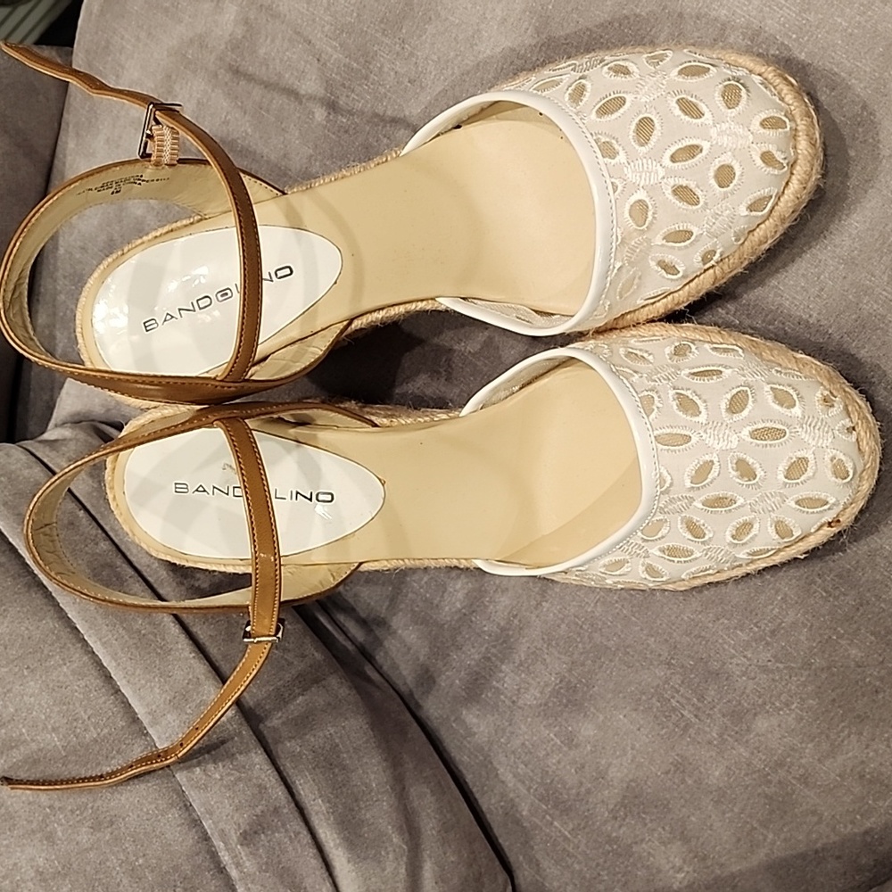 Bandolino eyelet wedge espadrile  Size 8